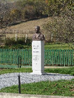 Click to enlarge image bartha miklos-szobor.JPG